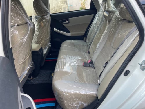 Today Prius ឆ្នាំផលិត 2014 ក្រដាស់ពន្ធឡានលក់
