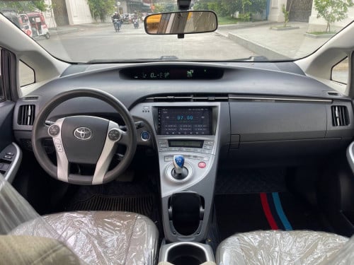 Today Prius ឆ្នាំផលិត 2014 ក្រដាស់ពន្ធឡានលក់