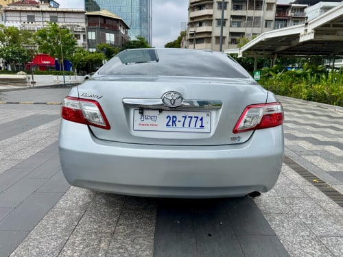 Toyota Camry hybrid ឆ្នាំ 2007 ពណ៌​ទឹក​ប្រាក់
