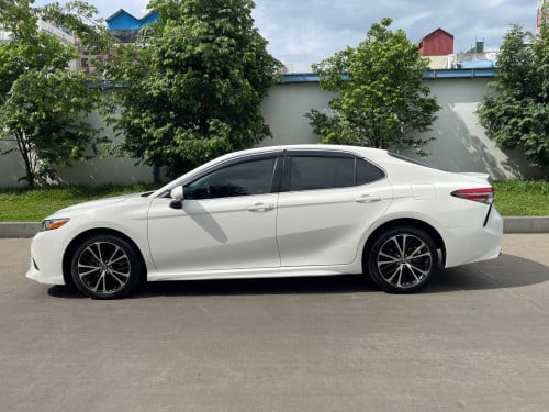 Toyota Camry SE ឆ្នាំ 2018 ក្រដាសពន្ធ