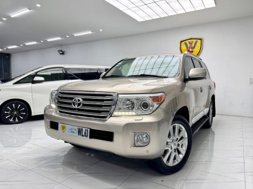 Toyota Land cruisers VIP V8