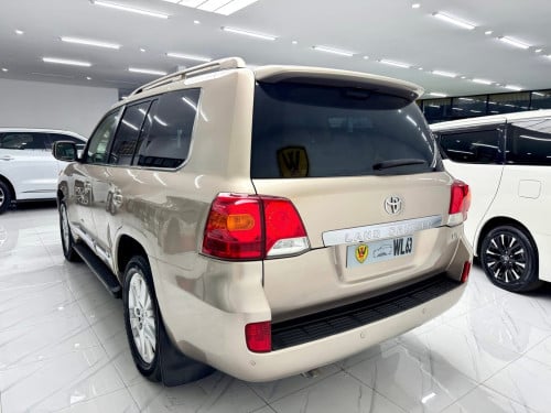 Toyota Land cruisers VIP V8