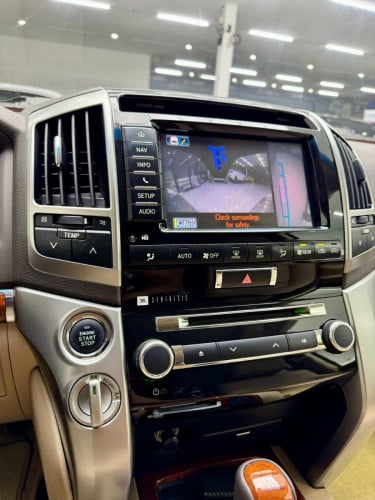 Toyota Land cruisers VIP V8