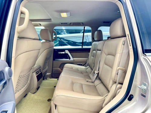 Toyota Land cruisers VIP V8