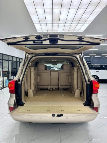 Toyota Land cruisers VIP V8