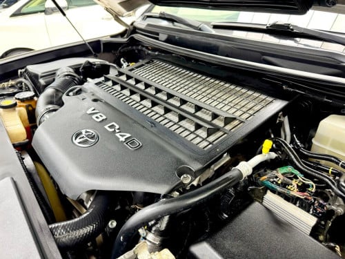 Toyota Land cruisers VIP V8
