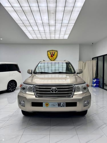 Toyota Land cruisers VIP V8