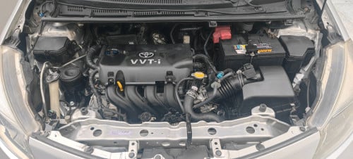toyota yaris ឆ្នាំ 2012 ឆ្វេងហ្សីន