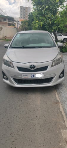 toyota yaris ឆ្នាំ 2012 ឆ្វេងហ្សីន