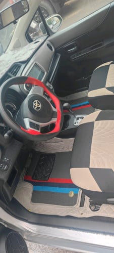 toyota yaris ឆ្នាំ 2012 ឆ្វេងហ្សីន