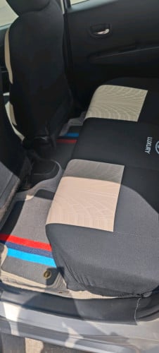 toyota yaris ឆ្នាំ 2012 ឆ្វេងហ្សីន