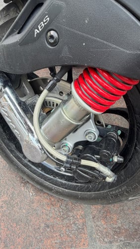 Vespa Sprint 024 150cc មានពន្ធកាតគ្រី មានជុចដូចរូប យកទៅតោនស្ងួនខ្លួនអែង តម្លៃ 2550$ លក់ខាតច្រើន