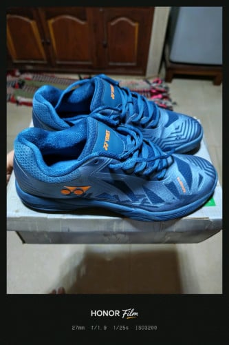 Yonex blaze 3. Original size44