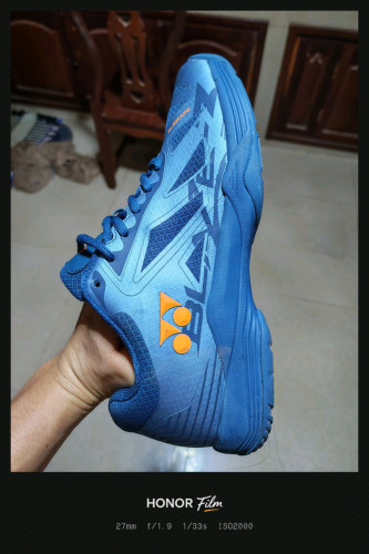 Yonex blaze 3. Original size44