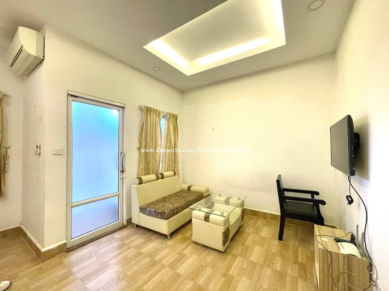 Studio room for rent near the Russian Market