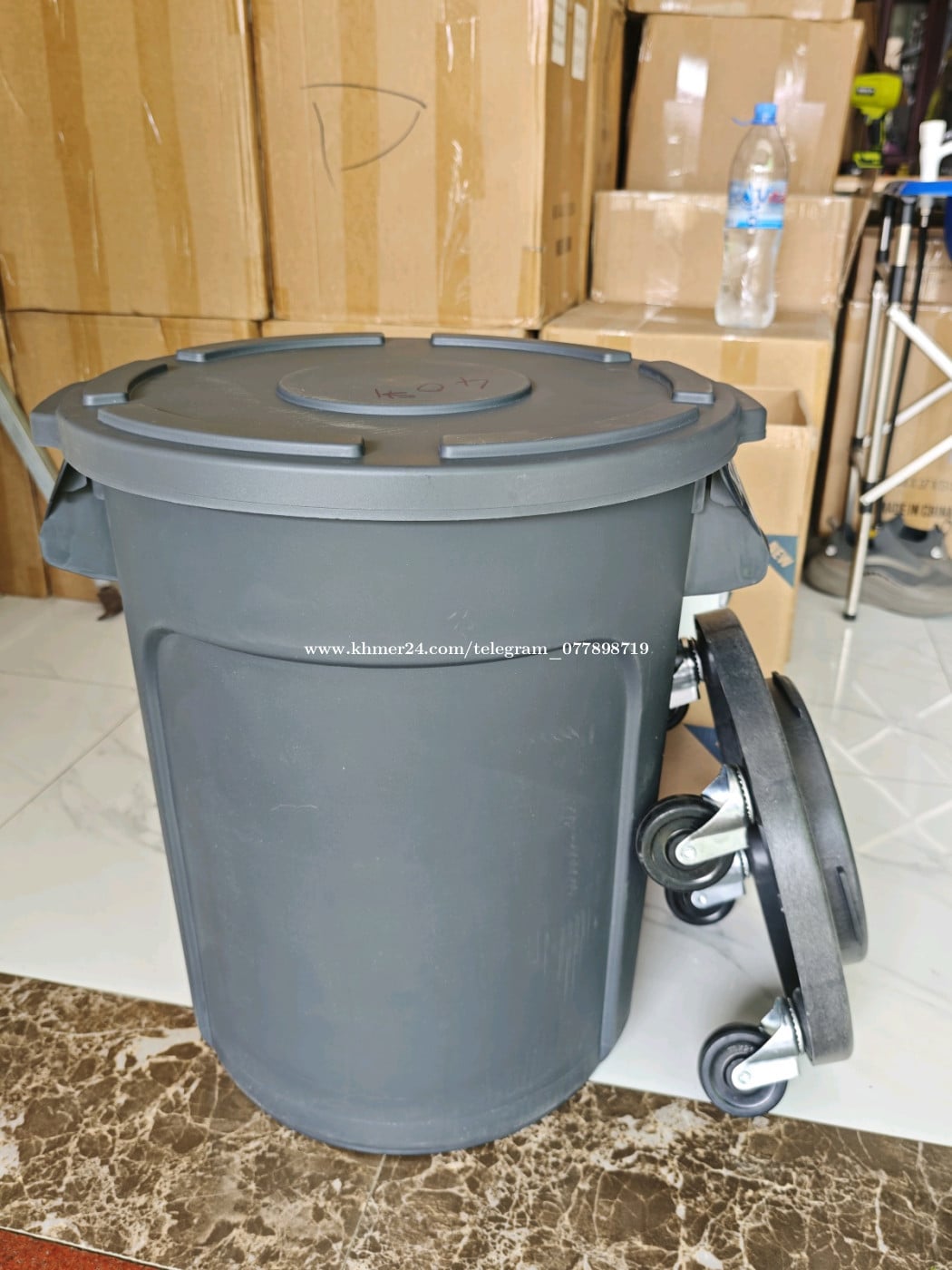 ធុងជ័រជំណុះ80L មានជើងទម្រងាយស្រួលបំលាស់ក្នុងផ្ទះ ហាង សណ្ឋាគារ