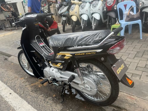 ម៉ូតូថ្មីកេះ មិនទាន់មានស្លាកលេខ