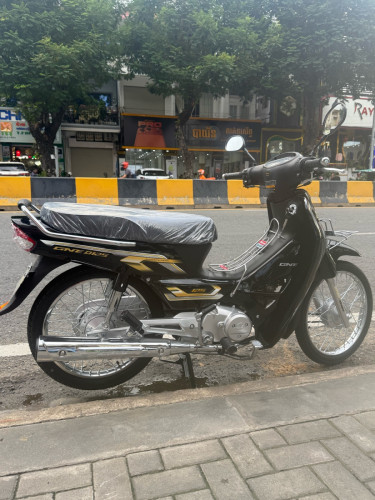 ម៉ូតូថ្មីកេះ មិនទាន់មានស្លាកលេខ