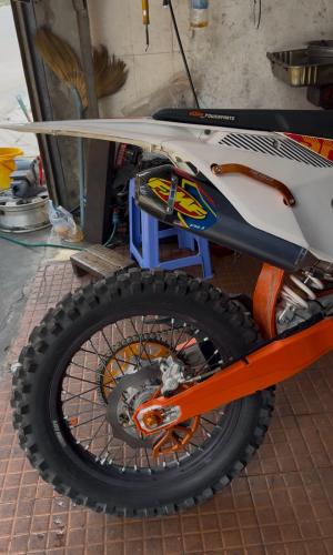 ចង់់លក់ដូសេរី
