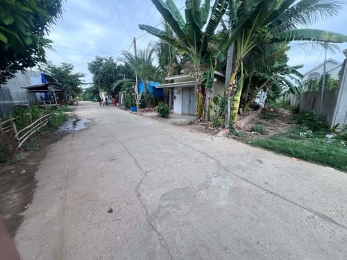 ដី និងផ្ទះលក់បន្ទាន់