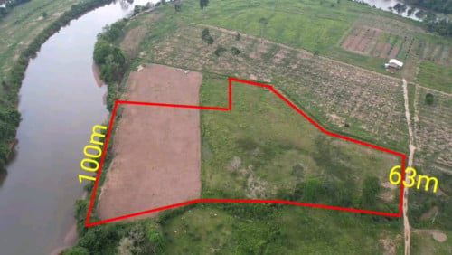 ដីជាប់ព្រែកធំ