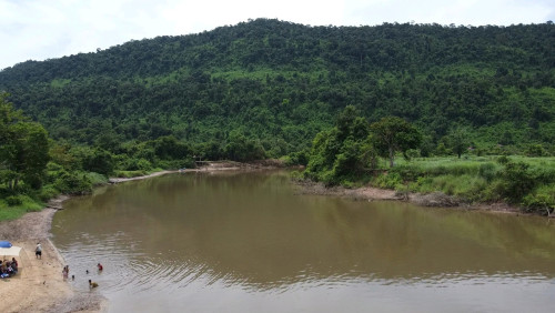 ដីជាប់ព្រែកធំ