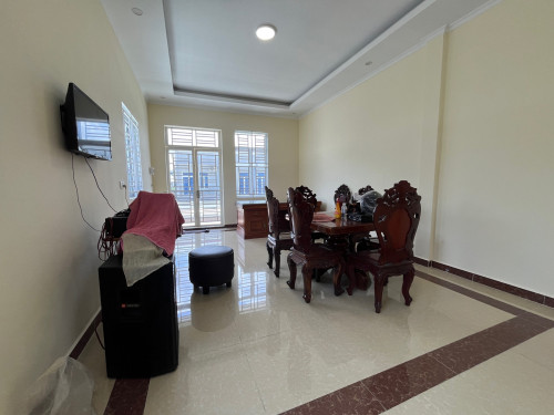 ផ្ទះកែង២ល្វែង លក់ខាតព្រោះប្រញាប់