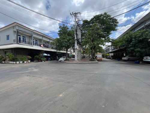 ផ្ទះកែង២ល្វែង លក់ខាតព្រោះប្រញាប់