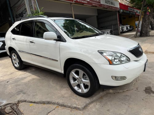 ឆ្នាំ​07​ Full​ option​ ក្នុងលឿង ម្ចាស់ដេីម​ផ្ទាល់​ ​ធានាឡានស្អាតអត់បុកប៉ះអត់ច្រេសស្រុីនជុំ​100%