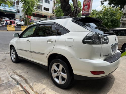 ឆ្នាំ​07​ Full​ option​ ក្នុងលឿង ម្ចាស់ដេីម​ផ្ទាល់​ ​ធានាឡានស្អាតអត់បុកប៉ះអត់ច្រេសស្រុីនជុំ​100%