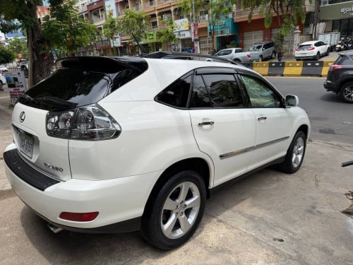 ឆ្នាំ​07​ Full​ option​ ក្នុងលឿង ម្ចាស់ដេីម​ផ្ទាល់​ ​ធានាឡានស្អាតអត់បុកប៉ះអត់ច្រេសស្រុីនជុំ​100%
