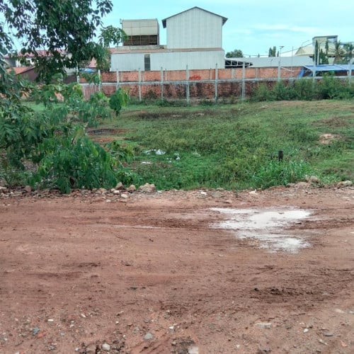 ដីលក់មានពីរទំហំ10mx40mនិង15mx40mនៅក្រោយផ្សារលេីក្រុងសៀមរាប