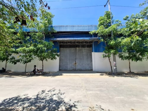 ឃ្លាំងសម្រាប់ជួលនៅ  ផ្លូវជាតិលេខ 2 ម្ដុំគួរស្រូវ / Warehouse for National Road No. 2 Phnom Penh