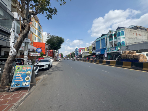 អគារសម្រាប់លក់ នៅលើផ្លូវ271
