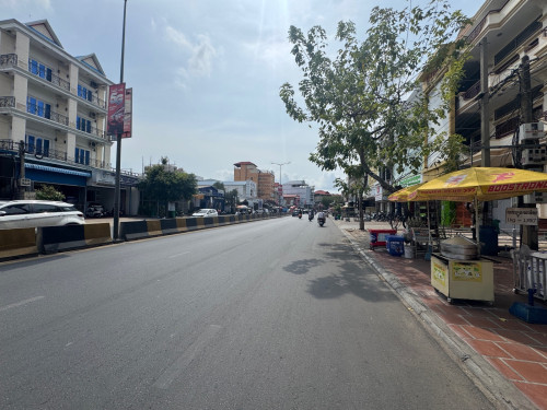 អគារសម្រាប់លក់ នៅលើផ្លូវ271