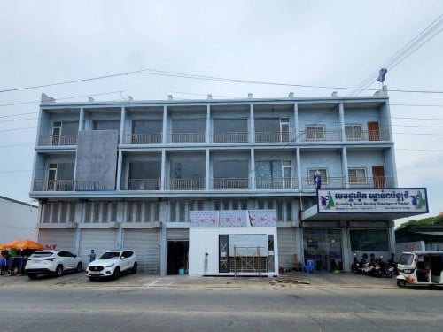 អាគារ៣ល្វែងទំលាយចូលគ្នាដាក់ជួលនៅលើផ្លូវធំ371