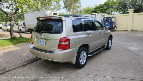 ឡានលក់ Highlander 01 បើកដំបូលប៉ុងពីរ លំដាប់មេឡាន