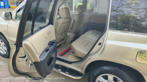 ឡានលក់ Highlander 01 បើកដំបូលប៉ុងពីរ លំដាប់មេឡាន