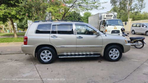 ឡានលក់ Highlander 01 បើកដំបូលប៉ុងពីរ លំដាប់មេឡាន