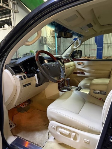 មេឡាន Lexus LX570 2014 Spec  អារ៉ាប់ ផ្លាក 2AF-XXXXម្ចាស់ដើម ទើបកាត់បាន ក្នុងលឿង ឡាន 7ម៉ឺនគីឡូ