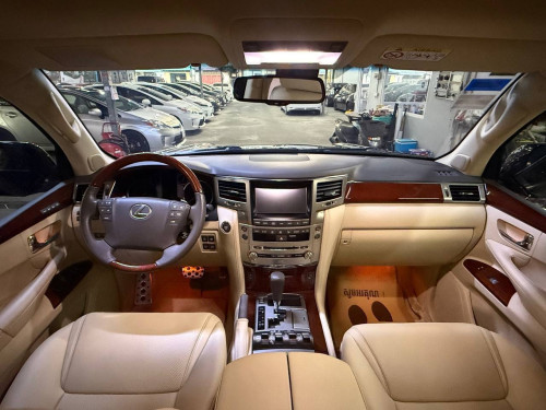 មេឡាន Lexus LX570 2014 Spec  អារ៉ាប់ ផ្លាក 2AF-XXXXម្ចាស់ដើម ទើបកាត់បាន ក្នុងលឿង ឡាន 7ម៉ឺនគីឡូ