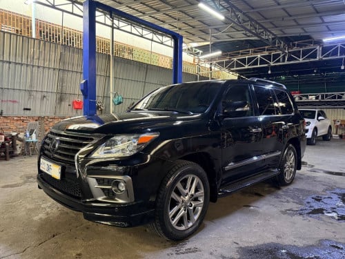 មេឡាន Lexus LX570 2014 Spec  អារ៉ាប់ ផ្លាក 2AF-XXXXម្ចាស់ដើម ទើបកាត់បាន ក្នុងលឿង ឡាន 7ម៉ឺនគីឡូ