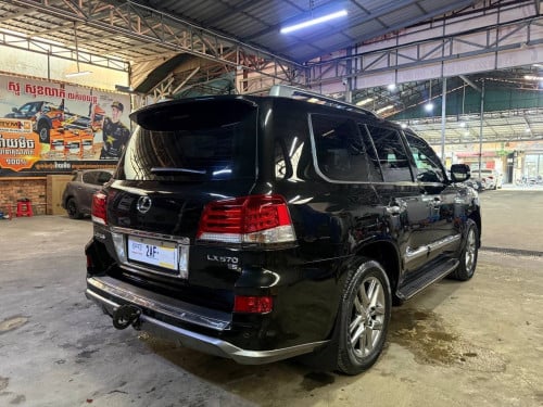 មេឡាន Lexus LX570 2014 Spec  អារ៉ាប់ ផ្លាក 2AF-XXXXម្ចាស់ដើម ទើបកាត់បាន ក្នុងលឿង ឡាន 7ម៉ឺនគីឡូ