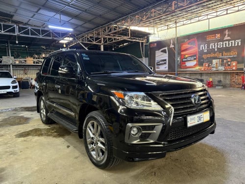 មេឡាន Lexus LX570 2014 Spec  អារ៉ាប់ ផ្លាក 2AF-XXXXម្ចាស់ដើម ទើបកាត់បាន ក្នុងលឿង ឡាន 7ម៉ឺនគីឡូ