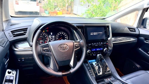 ឡាននៅថ្មីខ្លាំង Toyota Alphard​  2015 ពណ៌ខ្មៅ🖤​​V4 2.5L