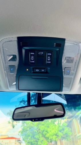 ឡាននៅថ្មីខ្លាំង Toyota Alphard​  2015 ពណ៌ខ្មៅ🖤​​V4 2.5L