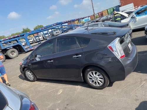 ✅ ព្រូស 2012 Plug-in hybrid option 5 បើកទូរថ្ងៃ12/06/2026