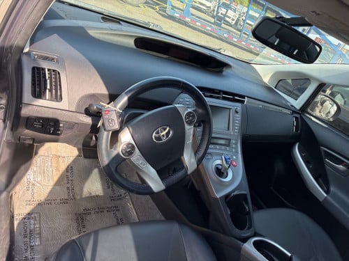 ✅ ព្រូស 2012 Plug-in hybrid option 5 បើកទូរថ្ងៃ12/06/2026
