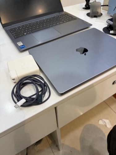 👉Macbook Pro M2  🔖តម្លៃ:9xx$ •CPU  M2 chip•RAM 16GB•SSD 512GB 14”