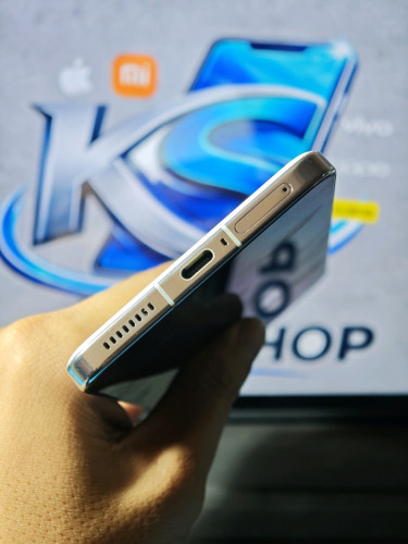 📱iQOO 13  / China  💾RAM12G+12G/Storage256G✅នៅស្អាត99%(លក់មានការធានាត្រឹមត្រូវ)